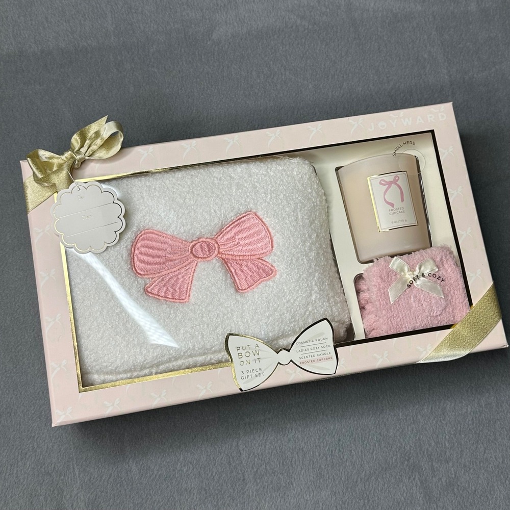 Joyward Put A Bow On It Gift Set Womens‎ OS Pink Sherpa Pouch Candle Socks NEW